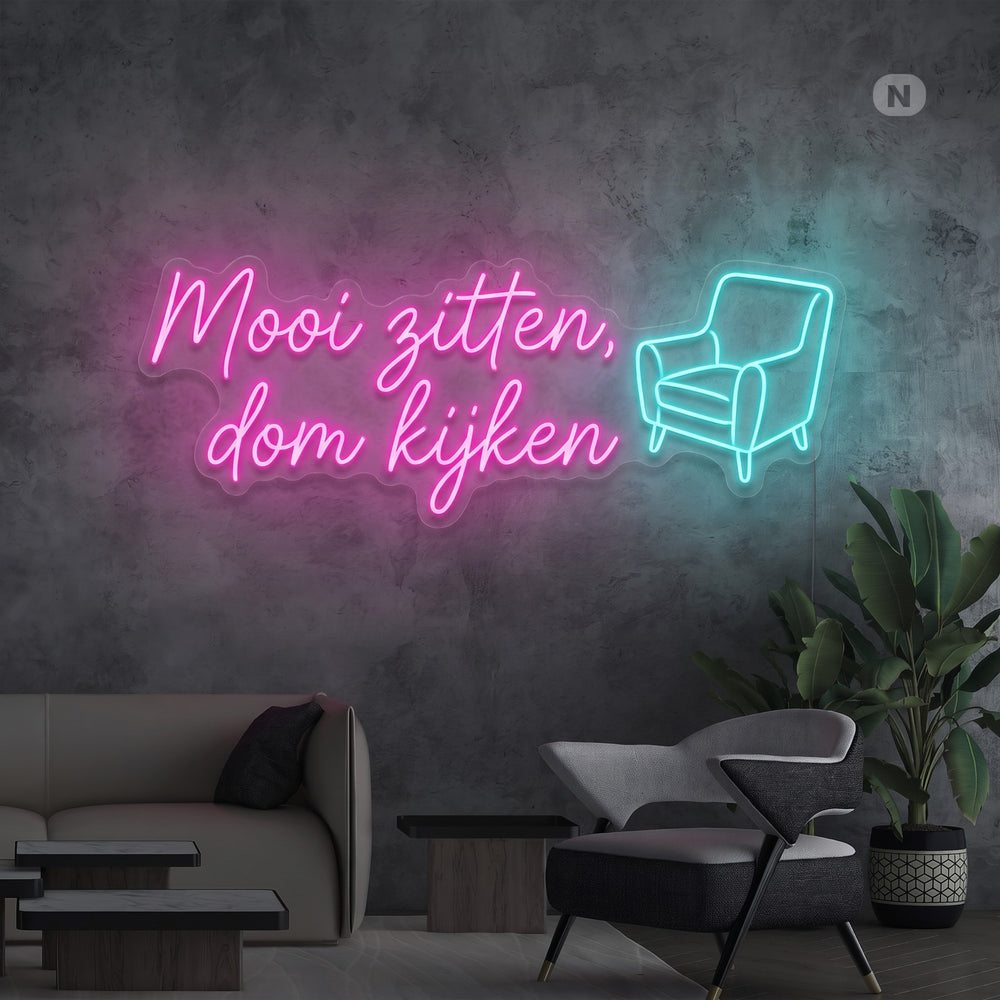 Mooi zitten, dom kijken